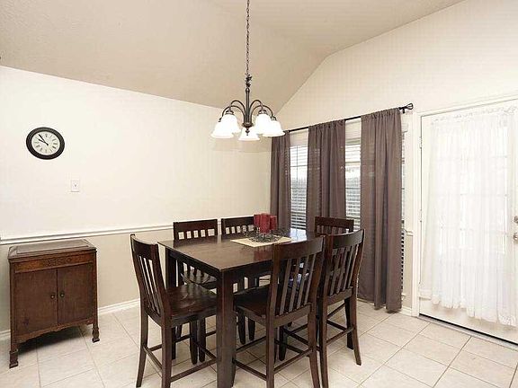 4th image of 511 Richter Ln