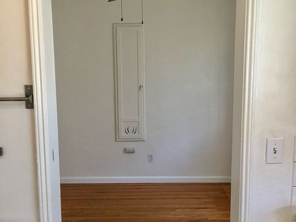 4th image of 4422A Illinois St #4422