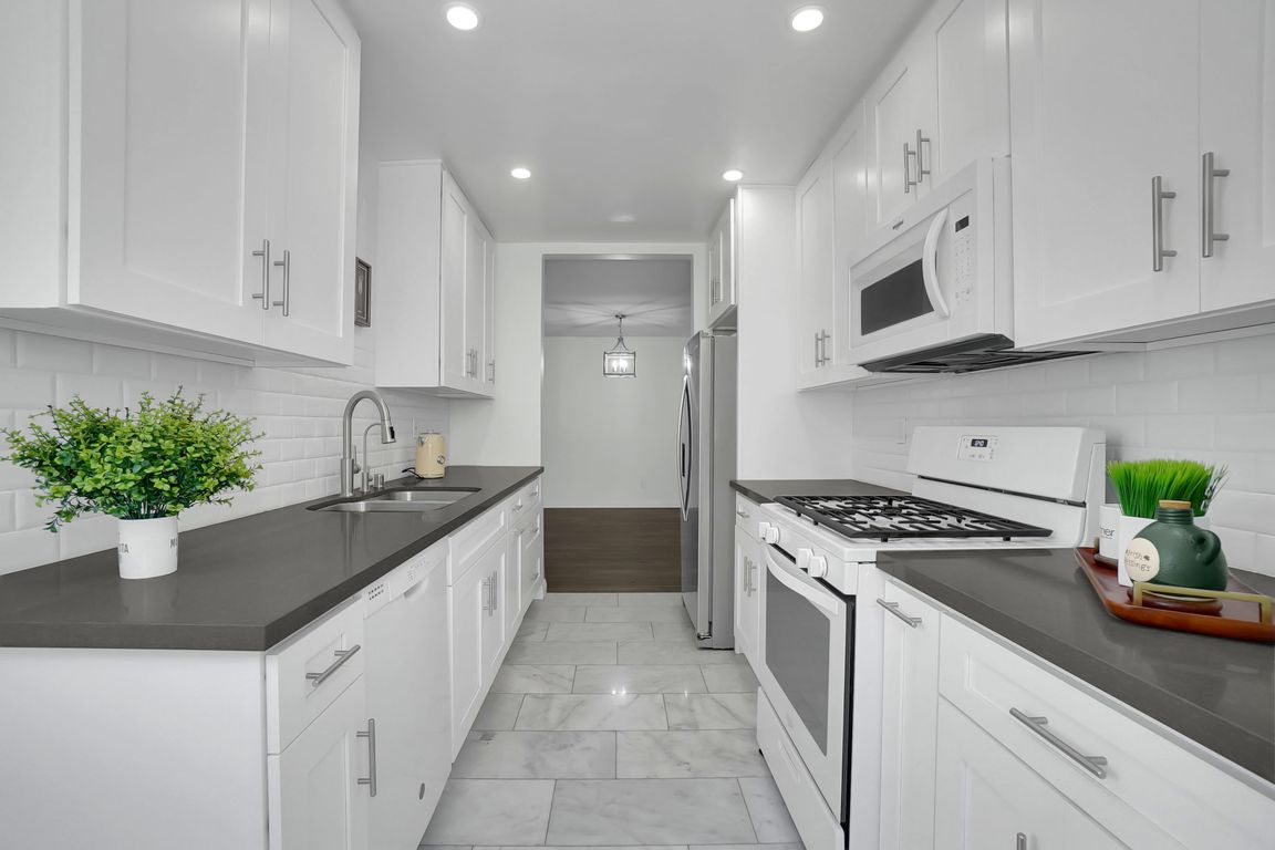 PropertyGraphy.com  (22)