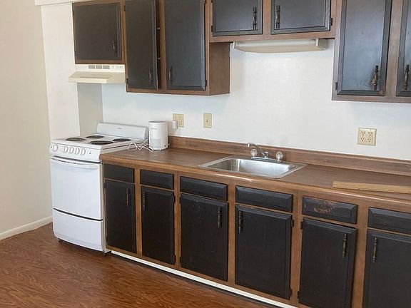 3rd image of 208 Lawrence St APT 2