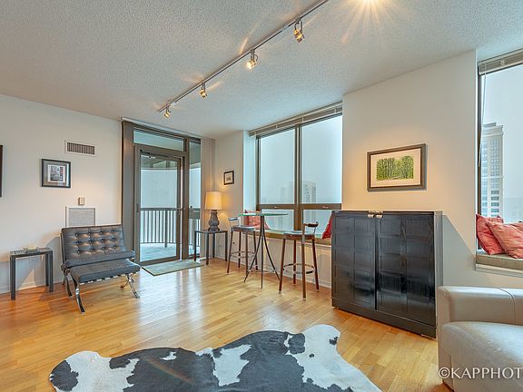 5th image of 400 N La Salle Dr APT 4204