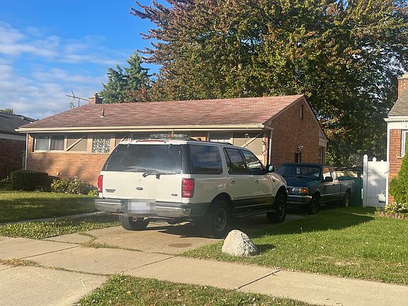 2nd image of 635 Deering St