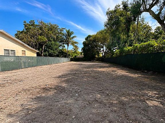 3rd image of 250 NW 51st St