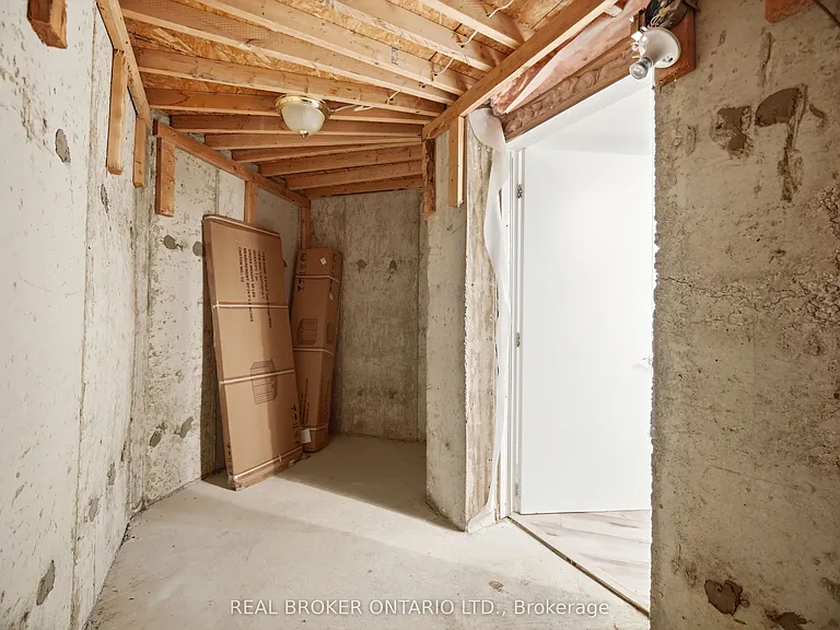 3277 Paul Henderson Dr — Photo 38