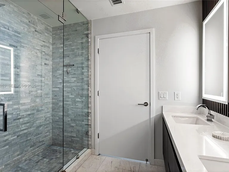 851 NE 1st Ave #3900 — Photo 16
