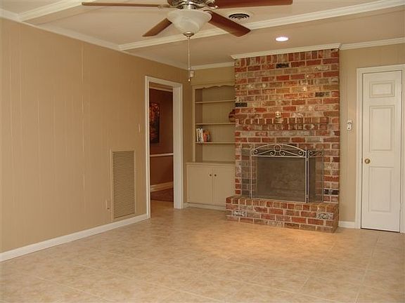 5th image of 1215 Blue Willow Dr