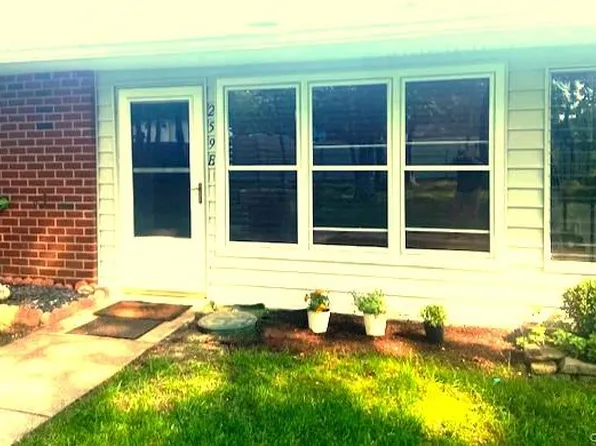 259 Newcastle Court #E, Ridge, NY 11961