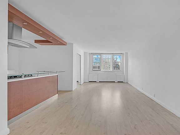 4th image of 201 E 36th St APT 15D