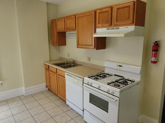 3rd image of 38 E 12th Ave