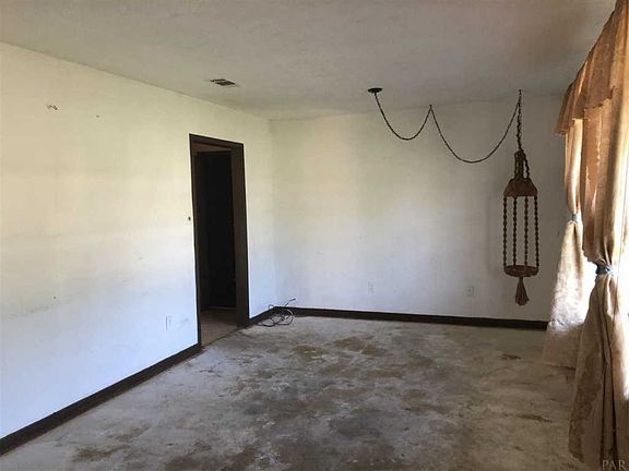 3rd image of 616 Carondelay Dr
