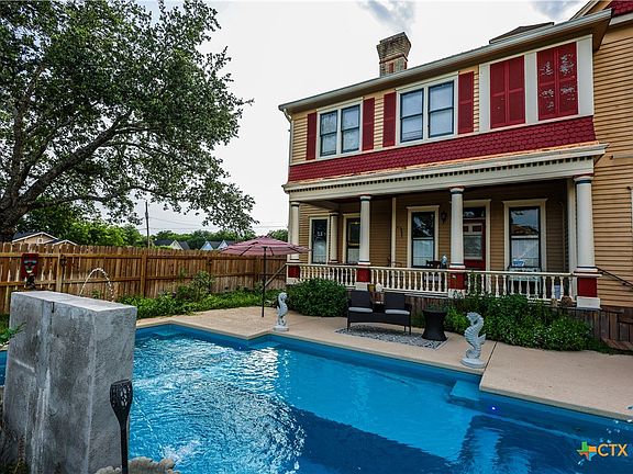 4th image of 302 E Reuss Blvd