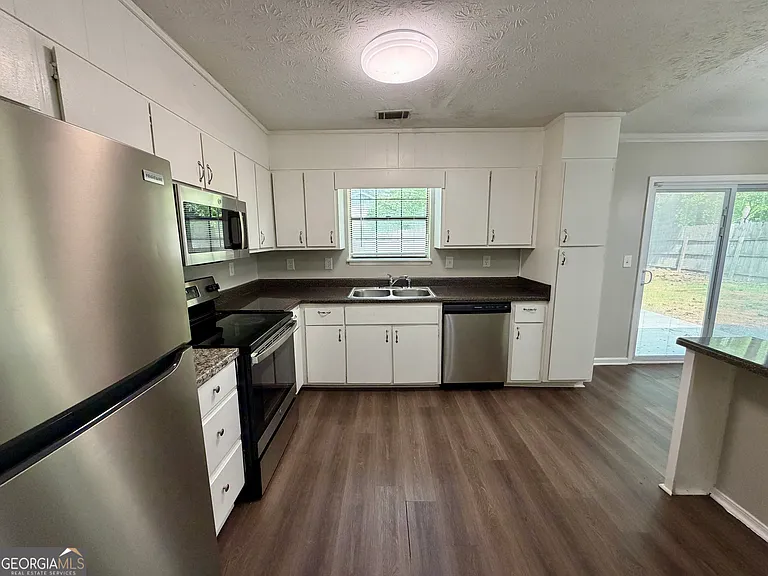 5663 Saint Thomas Dr — Photo 6