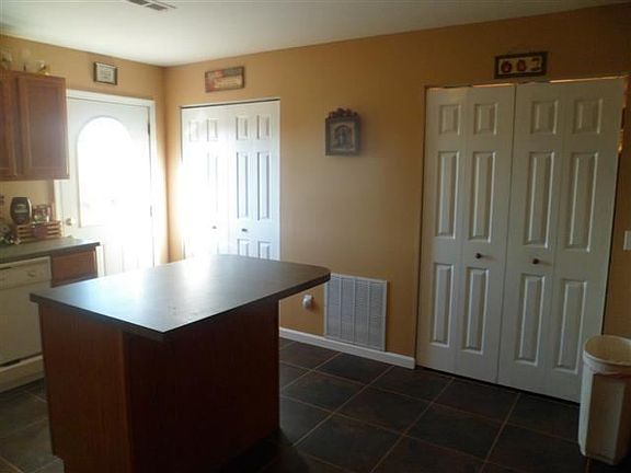 3rd image of 334 Melanie Ln