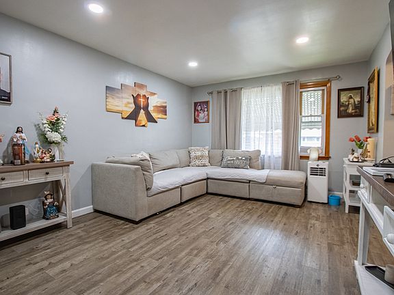 4th image of 3837 Harvey Ave