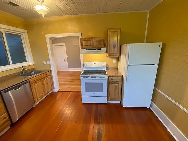 802 N 13th St — Photo 12