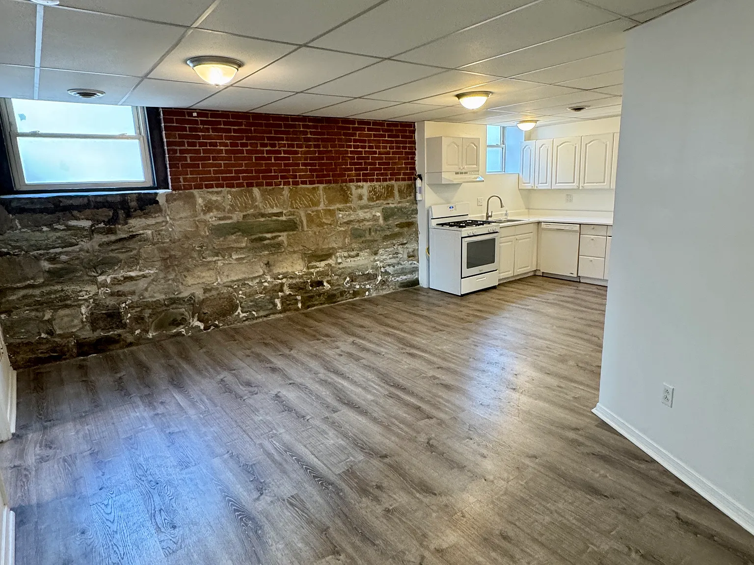 3 bed, 1025 sqft, $1,895 — Photo 4