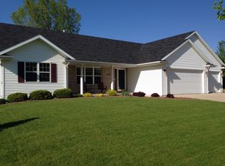 1292 Billie Ct, Green Bay, WI 54313