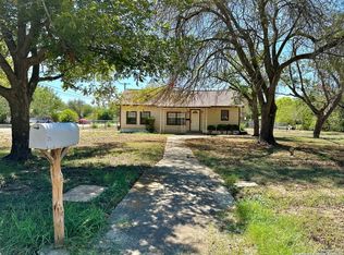 1151 30th St, Hondo, TX 78861
