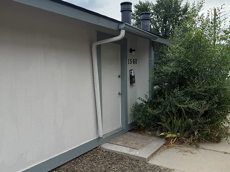 1560 S Oakland Ave — Photo 7