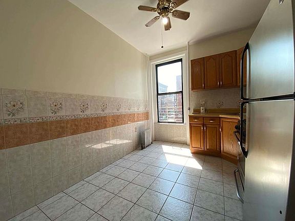5th image of 699 Manhattan Ave #2