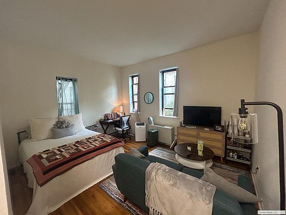 5th image of 143 W 69th St APT 3D