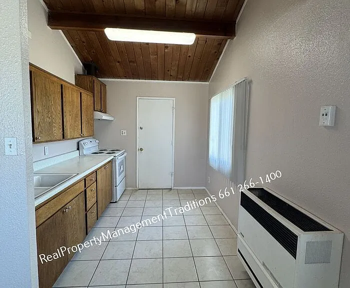 1933 Harvell Pl — Photo 5