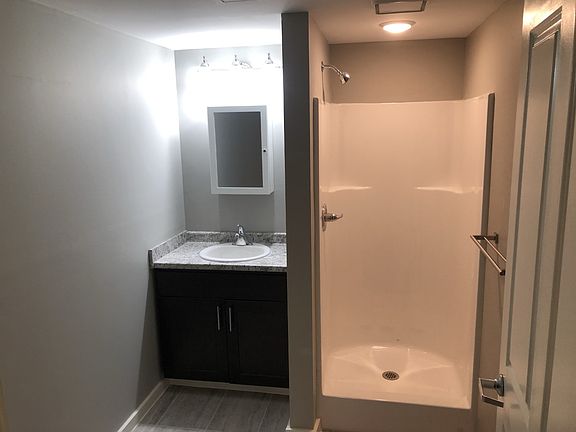4th image of 421 Brady St Ste 3