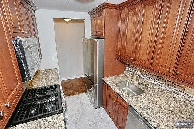 25 Jefferson St #6D — Photo 8