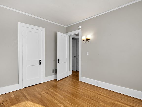 5th image of 429 Linden Ave