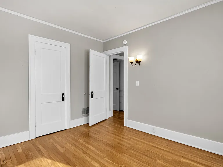 429 Linden Ave — Photo 5