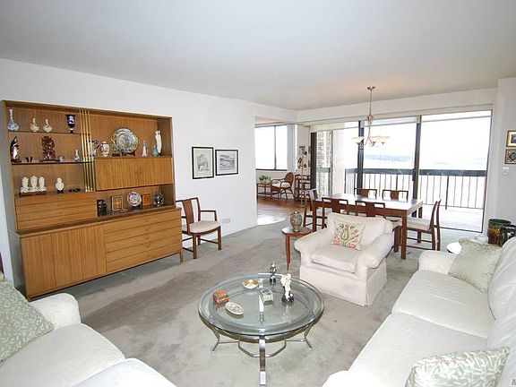 4th image of 26910 Grand Central Pkwy APT 27H