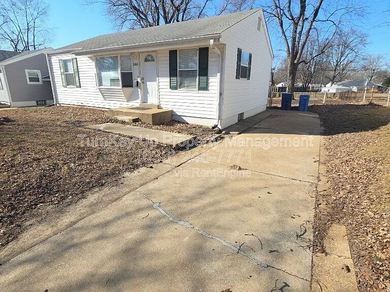 305 S Lafayette St — Photo 2