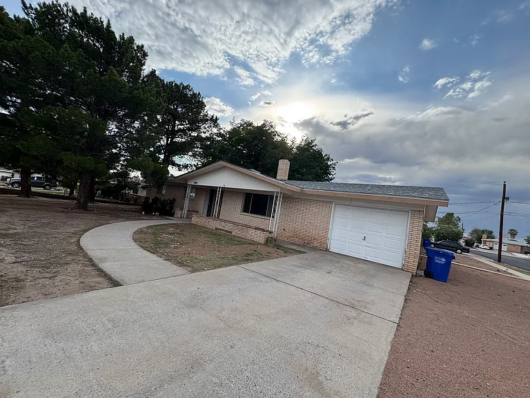 2605 Ridgeway Ct — Photo 1