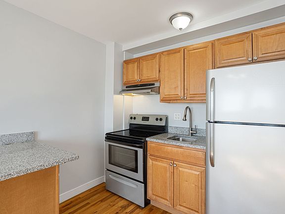 5th image of 7450-7456 N Greenview Ave #7450-67