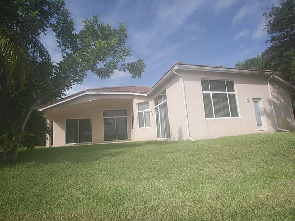 2nd image of 3004 Oakbrook Dr