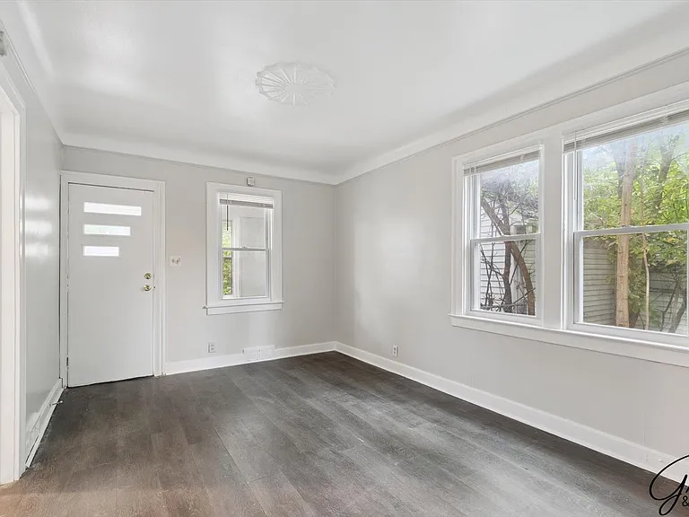 4082 Hereford St — Photo 6