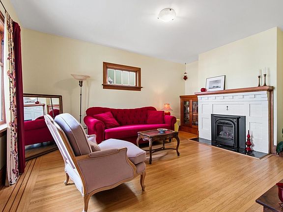 2nd image of 2076 Turner St