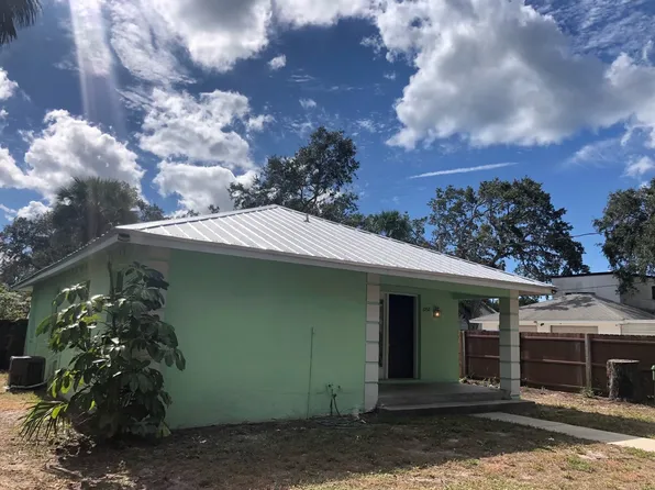 1052 Highland St, Sarasota, FL 34234