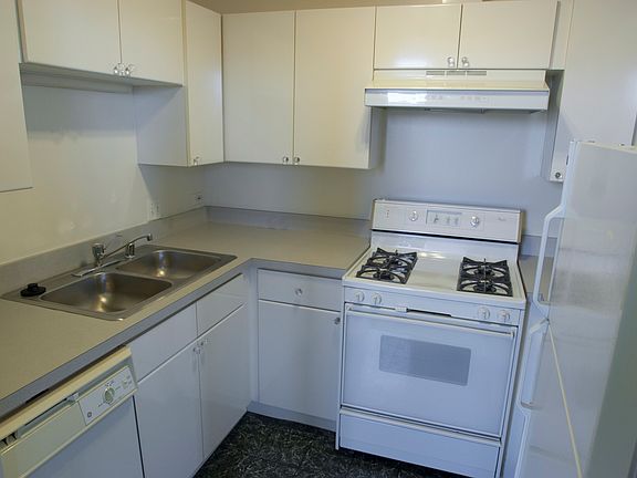 2nd image of 2355 N Southport Ave APT H
