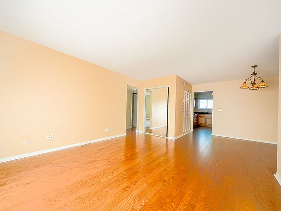 2nd image of 876 S Plum Grove Rd APT 208