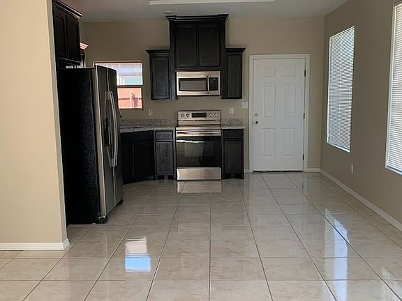 4th image of 2606 Primrose Ave