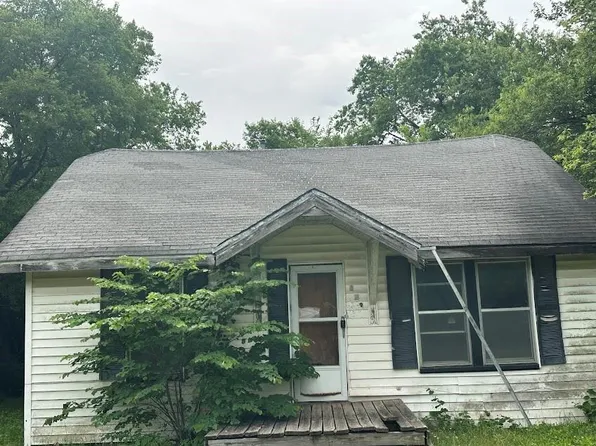 609 N Martin Luther King Ave, Wortham, TX 76693