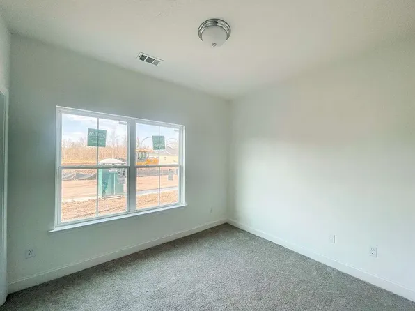 781 Meloney Dr, Hinesville, GA 31313