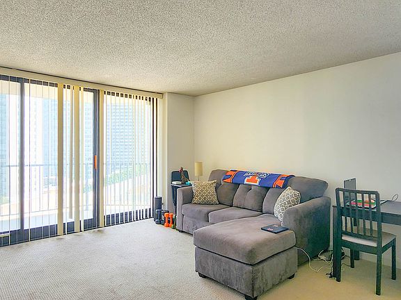 4th image of 3660 N Lakeshore Dr #807