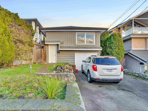 852 Stevens St, White Rock, BC V4B 4X2