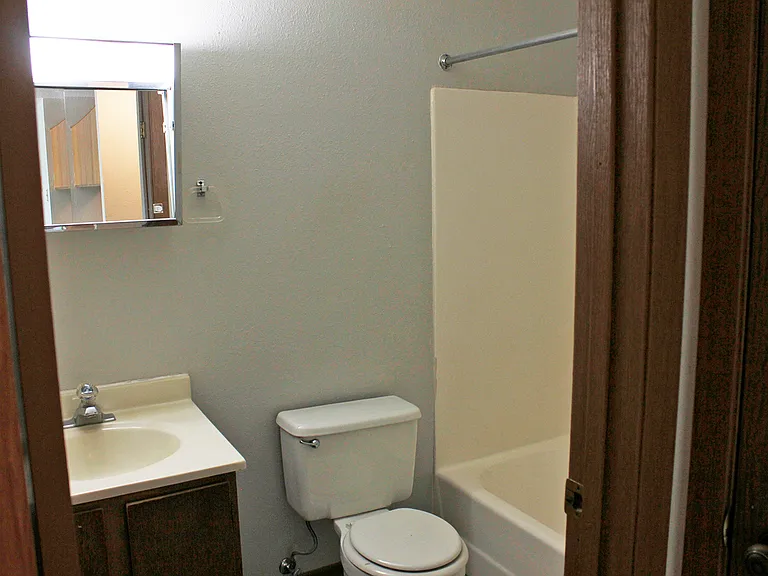 920 Southland Ln — Photo 15