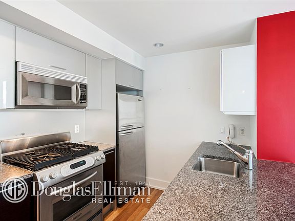 3rd image of 350 W 42nd St APT 28A