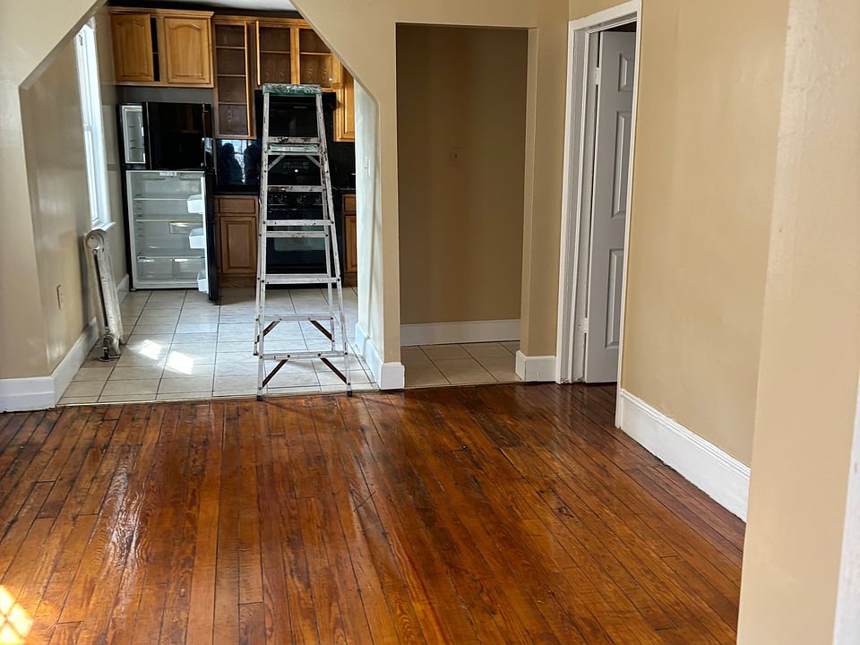 1st image of 18 Elm St Floor 2