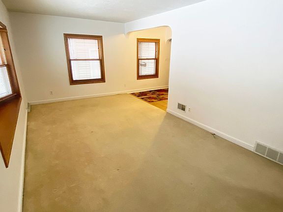 4th image of 315 W Wausau Ave