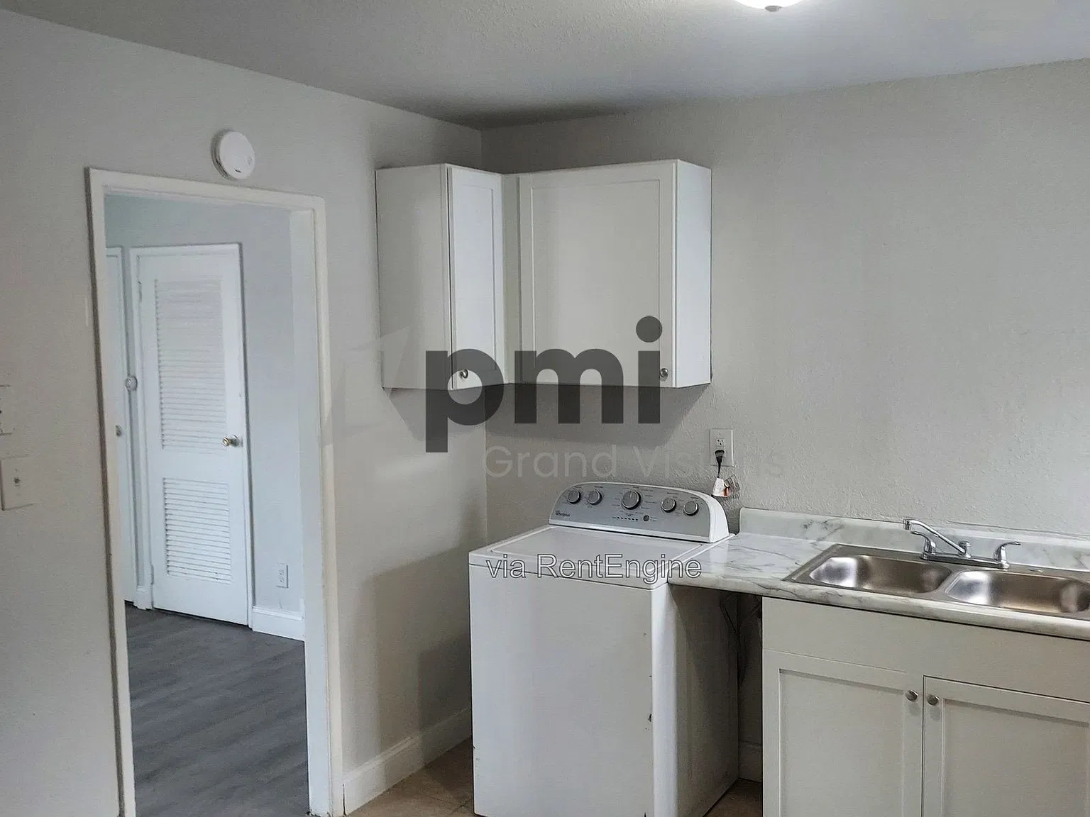 3 bed, 1.0 bath, 840 sqft, $1,290 — Photo 3
